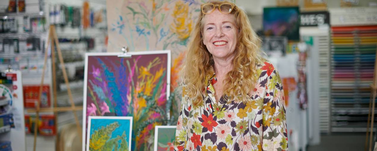 Artist Elizabeth Boyce at Jackson's Drawing Supplies, Alfred Cove - Melville Open Studios 2022