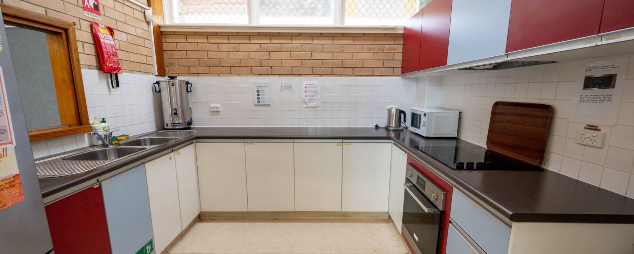 Kadidjiny Park Hall is equipped with a kitchen including fridge, oven, microwave, kettle and urn